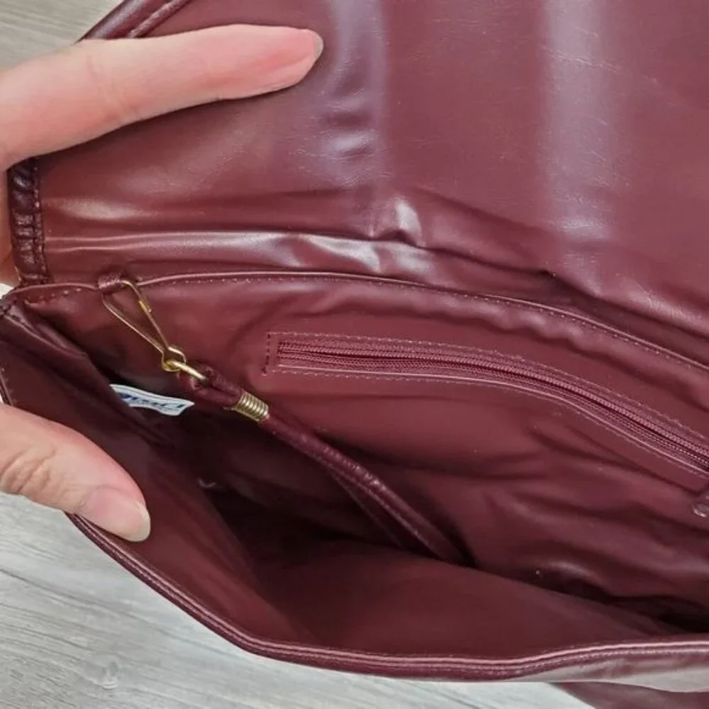 Vintage maroon envelope clutch wristlet made in Taiwan R.O.C - Picture 6 of 14